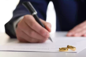 امضاء کردن برگه طلاق توسط زوج