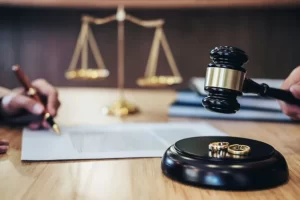 توضیح دادن وکیل درباره قوانین جدید طلاق